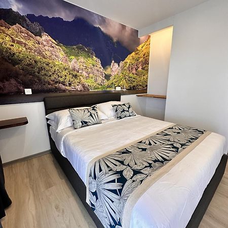 Ononui Lodge Airport, Ocean-View, Private Bathroom And Balcony, Free Wifi And Parking, On-Site Car Rental Фааа Экстерьер фото