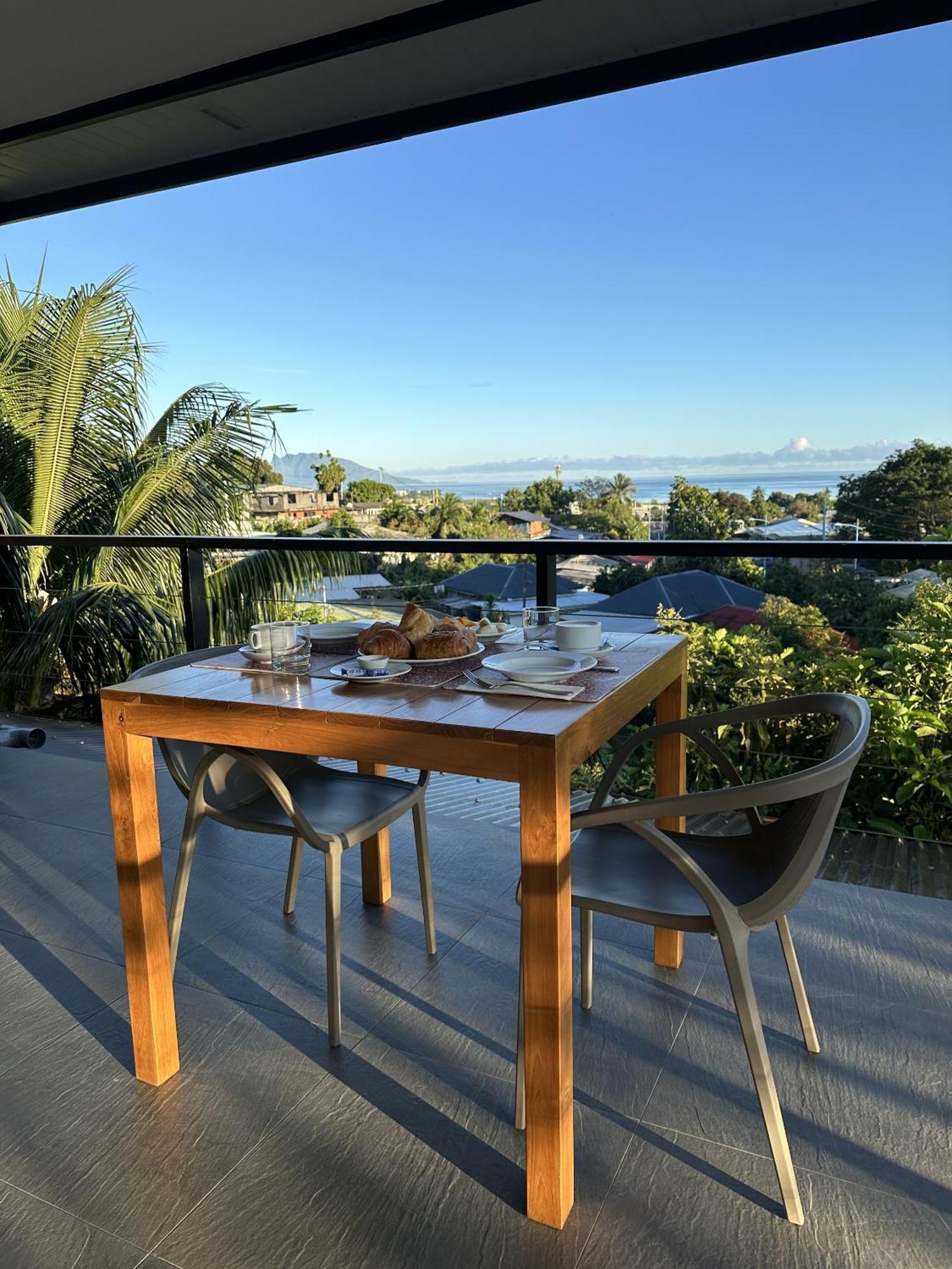 Ononui Lodge Airport, Ocean-View, Private Bathroom And Balcony, Free Wifi And Parking, On-Site Car Rental Фааа Экстерьер фото