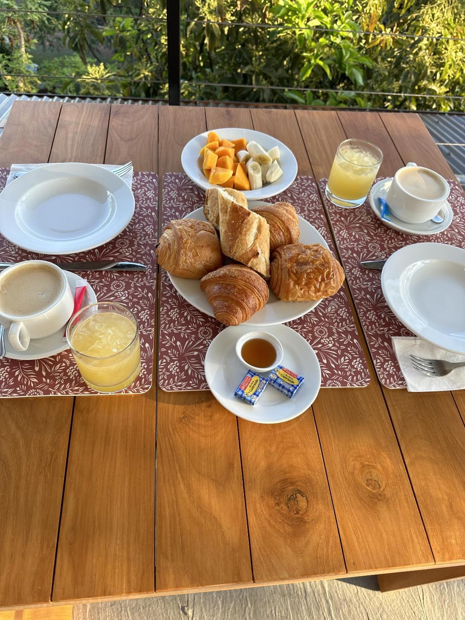 Ononui Lodge Airport, Ocean-View, Private Bathroom And Balcony, Free Wifi And Parking, On-Site Car Rental Фааа Экстерьер фото
