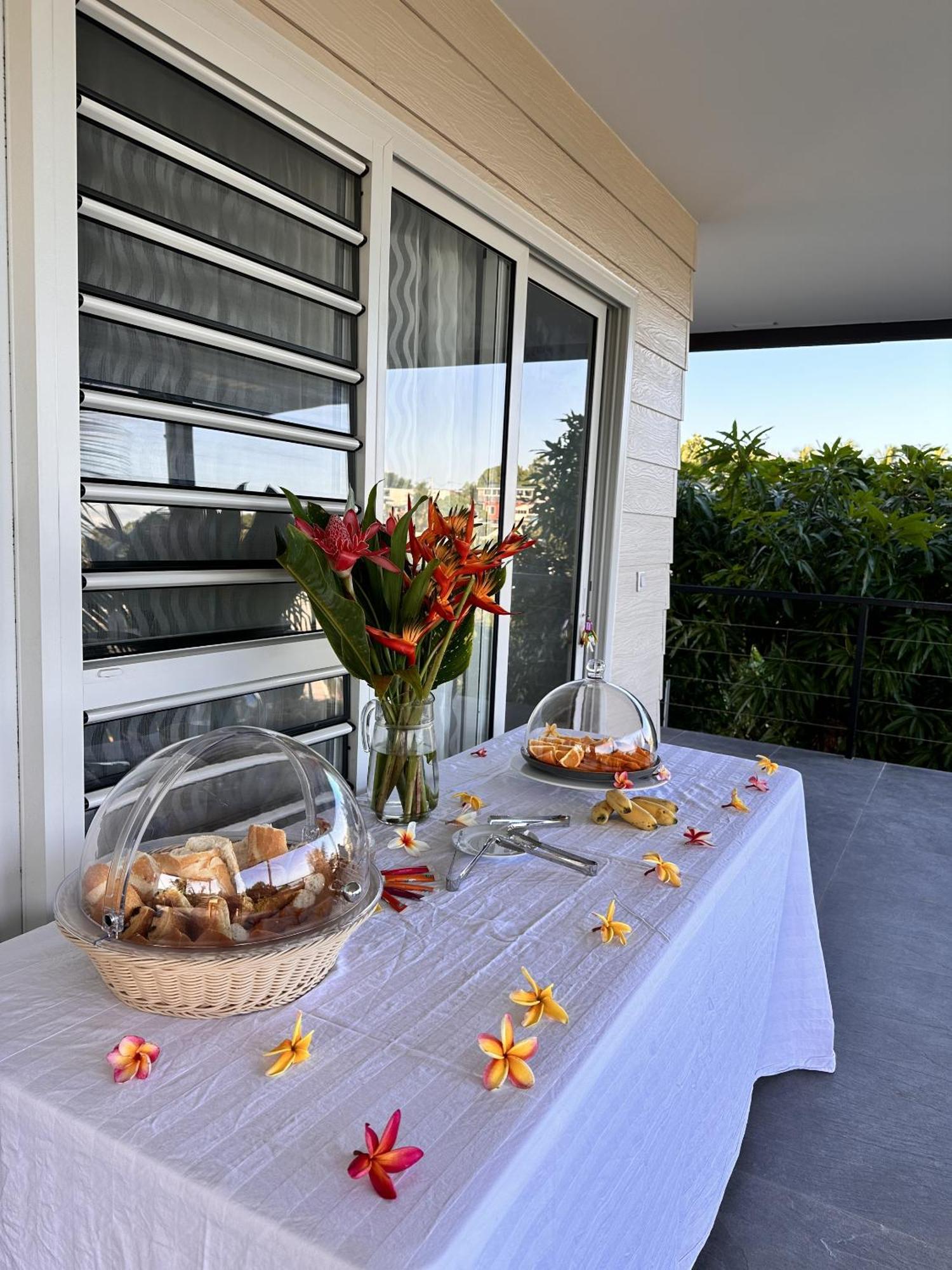 Ononui Lodge Airport, Ocean-View, Private Bathroom And Balcony, Free Wifi And Parking, On-Site Car Rental Фааа Экстерьер фото
