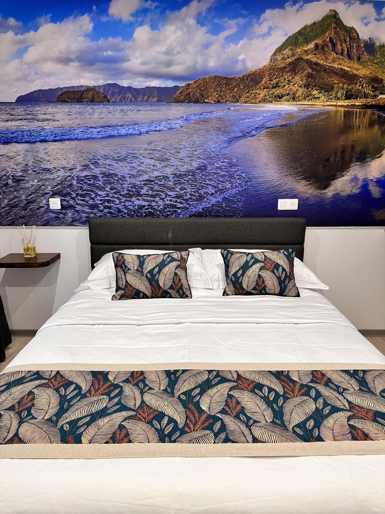 Ononui Lodge Airport, Ocean-View, Private Bathroom And Balcony, Free Wifi And Parking, On-Site Car Rental Фааа Экстерьер фото