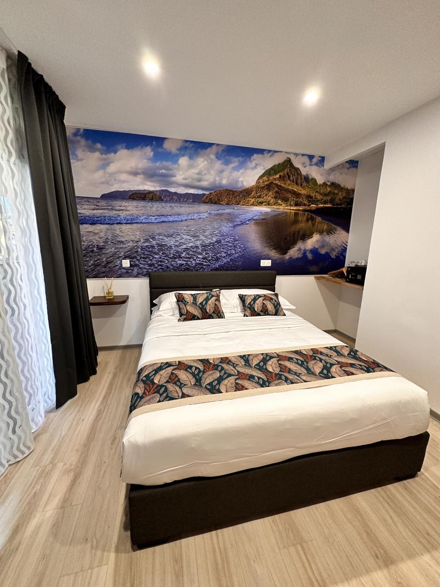 Ononui Lodge Airport, Ocean-View, Private Bathroom And Balcony, Free Wifi And Parking, On-Site Car Rental Фааа Экстерьер фото
