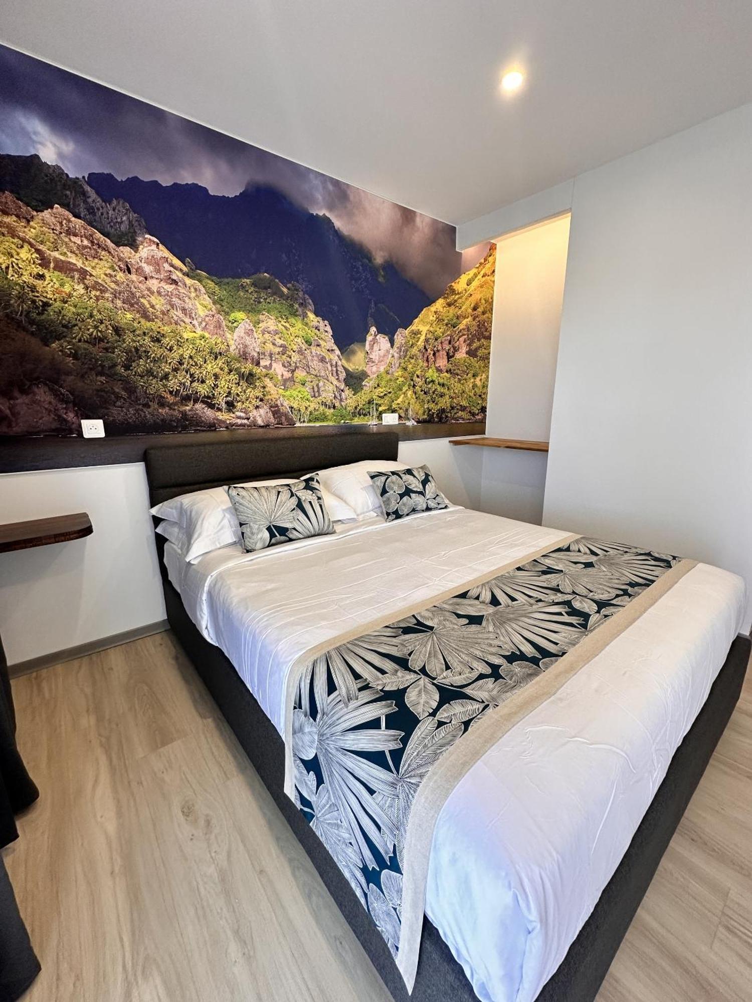 Ononui Lodge Airport, Ocean-View, Private Bathroom And Balcony, Free Wifi And Parking, On-Site Car Rental Фааа Экстерьер фото
