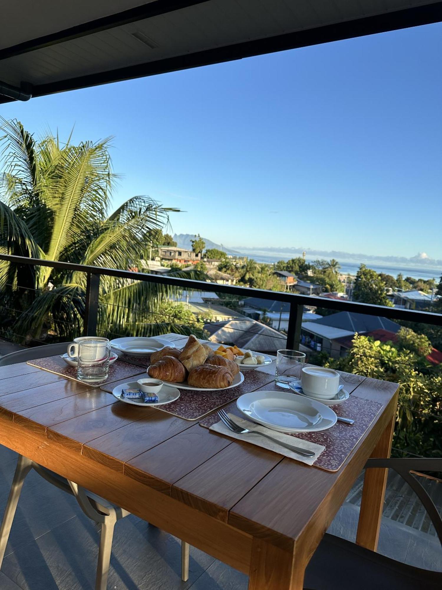 Ononui Lodge Airport, Ocean-View, Private Bathroom And Balcony, Free Wifi And Parking, On-Site Car Rental Фааа Экстерьер фото