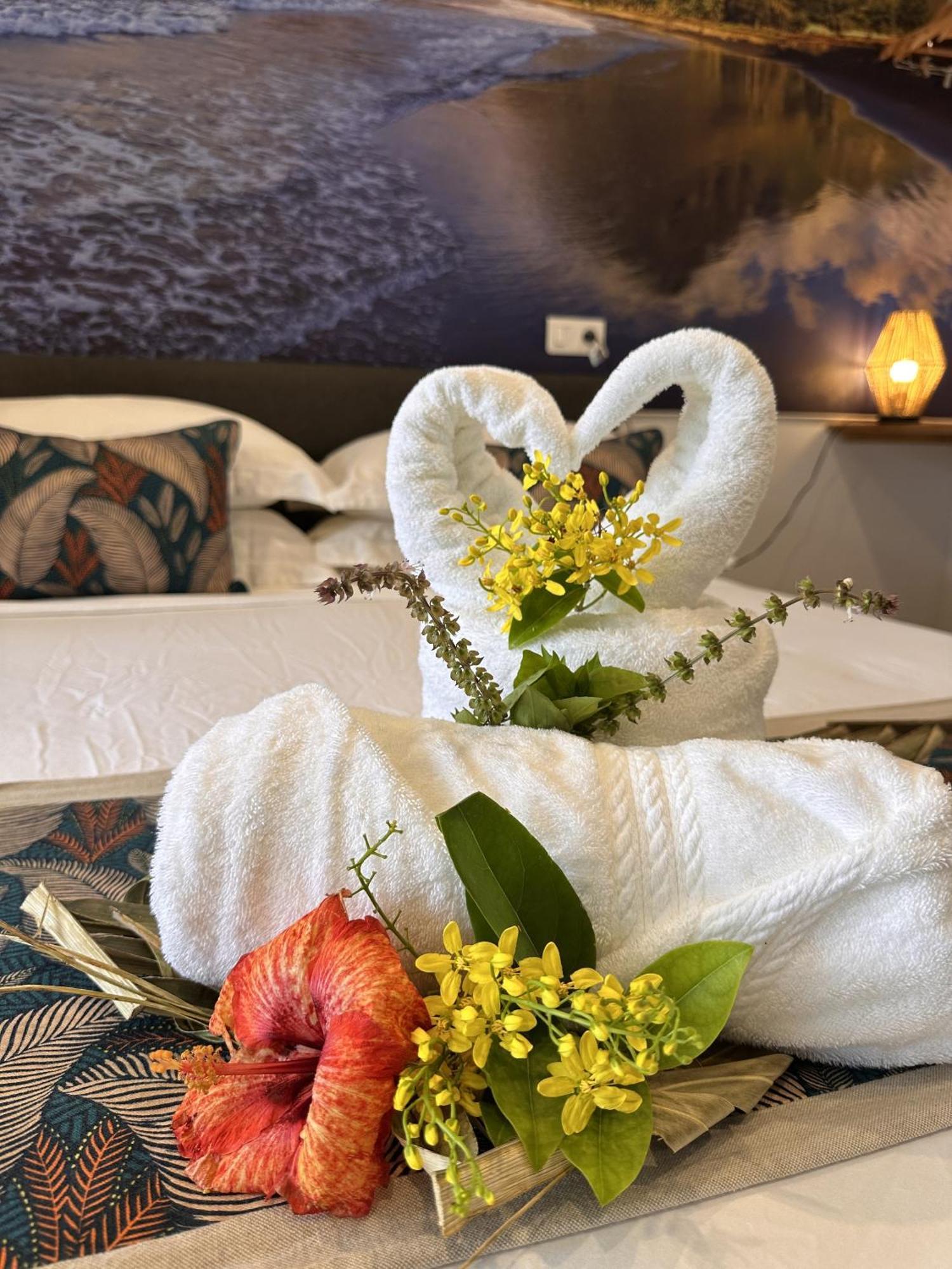 Ononui Lodge Airport, Ocean-View, Private Bathroom And Balcony, Free Wifi And Parking, On-Site Car Rental Фааа Экстерьер фото
