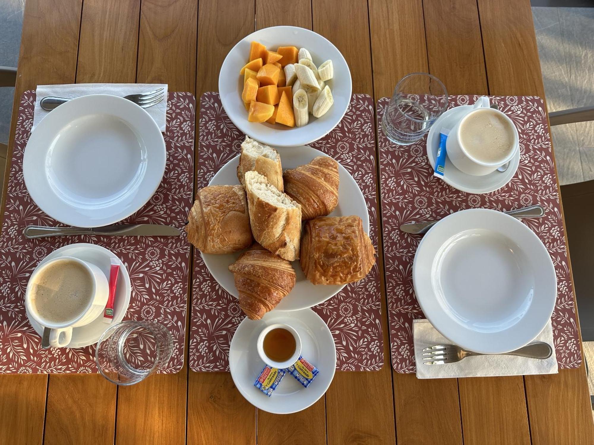 Ononui Lodge Airport, Ocean-View, Private Bathroom And Balcony, Free Wifi And Parking, On-Site Car Rental Фааа Экстерьер фото