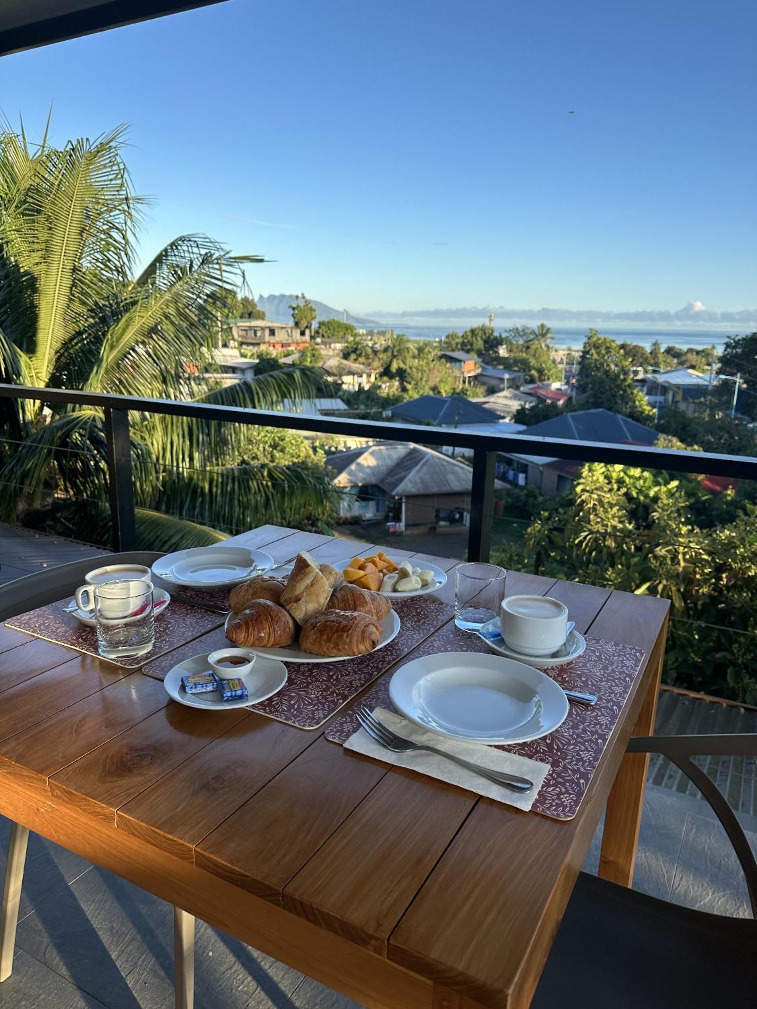 Ononui Lodge Airport, Ocean-View, Private Bathroom And Balcony, Free Wifi And Parking, On-Site Car Rental Фааа Экстерьер фото