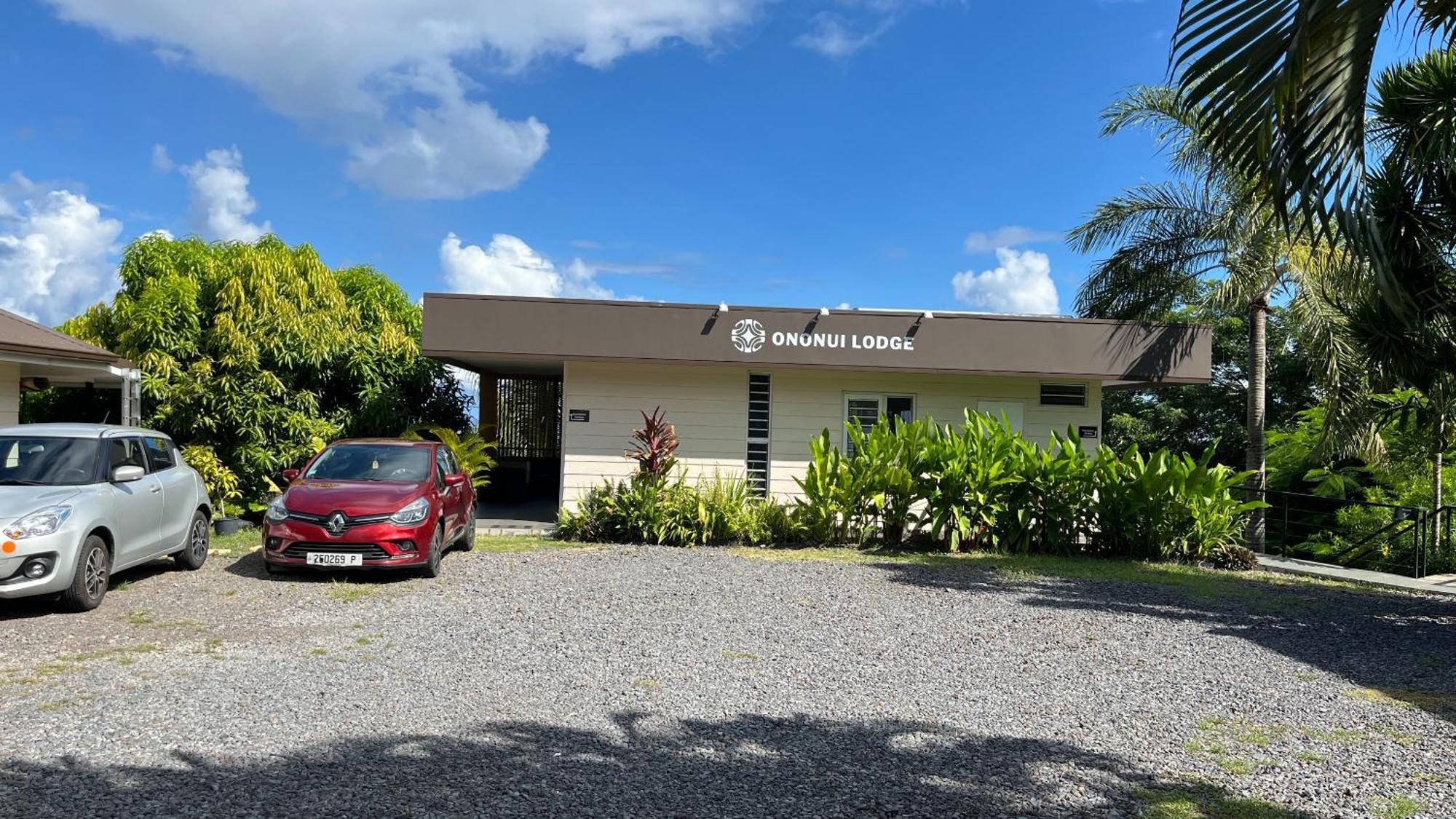 Ononui Lodge Airport, Ocean-View, Private Bathroom And Balcony, Free Wifi And Parking, On-Site Car Rental Фааа Экстерьер фото